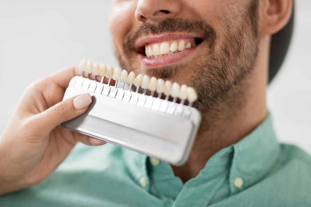 Porcelain vs Composite: Choosing the Right Material for Your Veneers